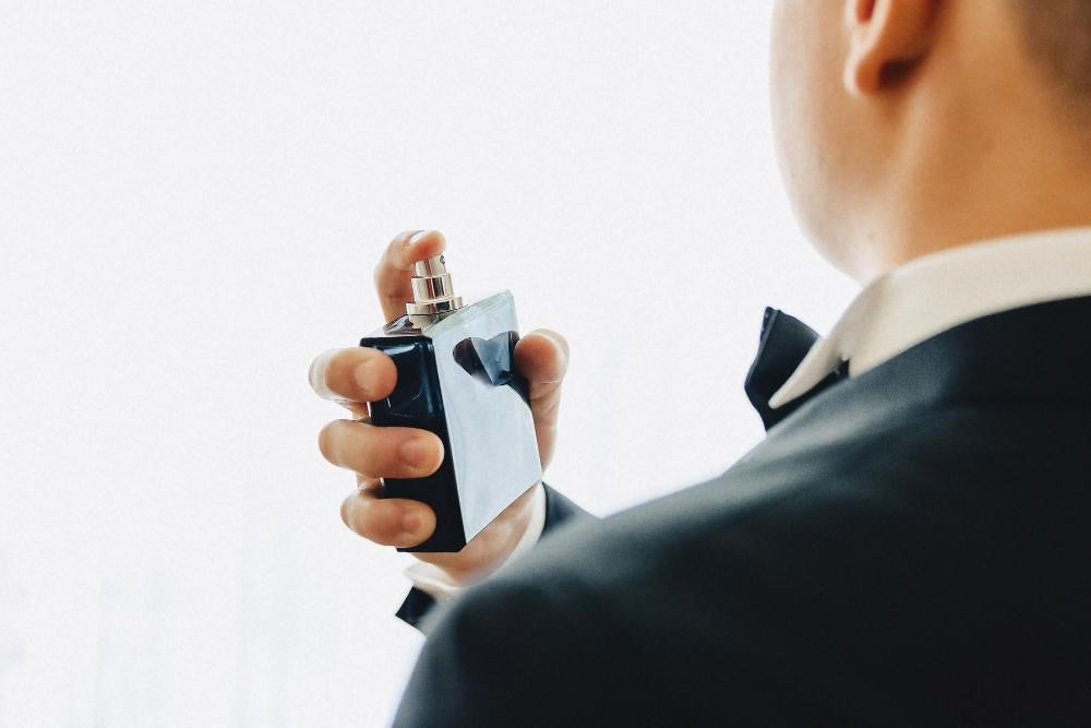 أفضل ١٠ عطور رجالية وكيف تختار العطر المناسب لشخصيتك