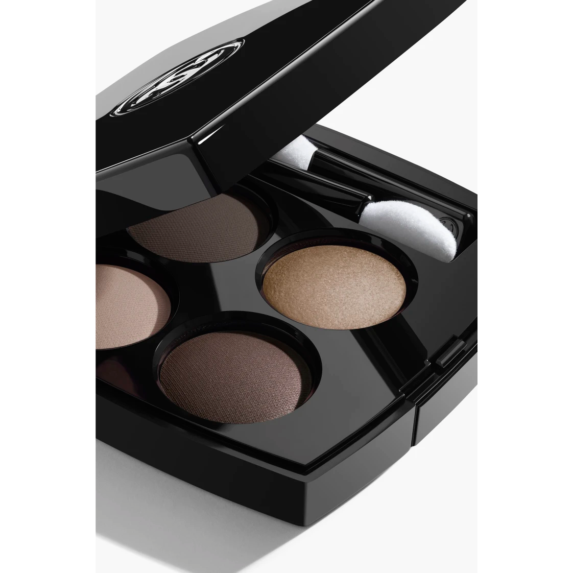 CHANEL LES 4 OMBRES QUADRA EYESHADOW NO 322 BLURRY GREY – Brand VIP CHANEL LES 4 OMBRES QUADRA EYESHADOW NO 322 BLURRY GREY – Brand VIP